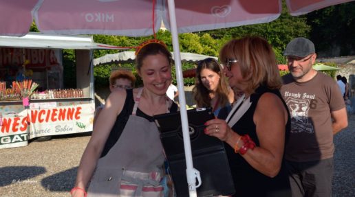 Le stand UCM au marché nocturne de Montlouis