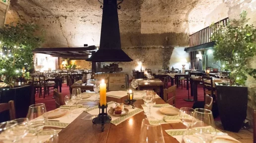 Le restaurant La Cave recrute